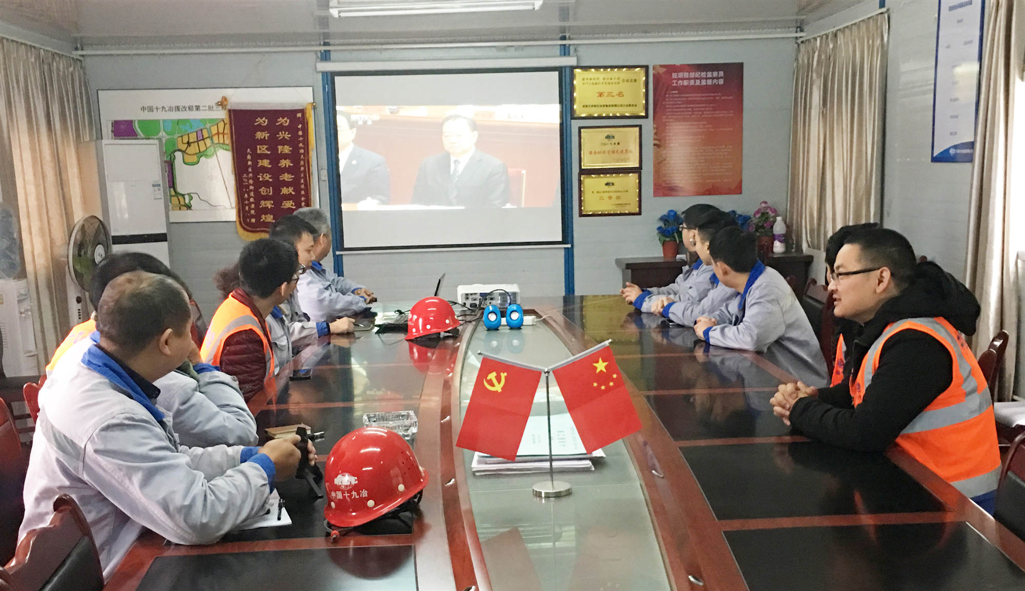 收看改革開放40年直播_副本.jpg
